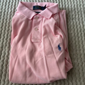 Ralph Lauren Piké! - En snygg Piké, custom fit, storlek M Vid frågor eller fler bilder hör av dig! Pris kan diskuteras