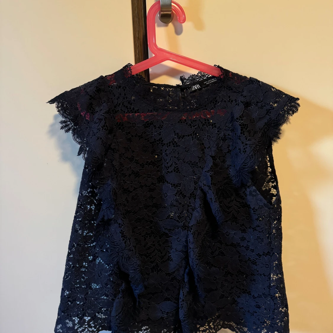 Mörkblå spetsblus - 91