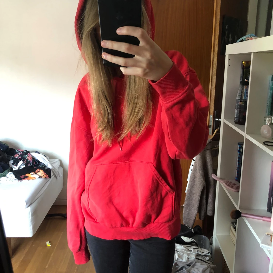 Röd hoodie från Weekday - 90