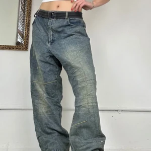 Baggy jeans  - Snygga baggy jeans från T.H.E  Dem är i bra skick!  