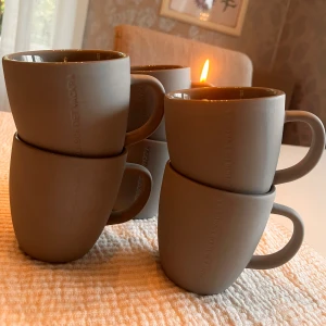 Muggar ERNST - Muggar från Ernst dom är gråa och i nyskick.  50 kr st Packetpris 300kr