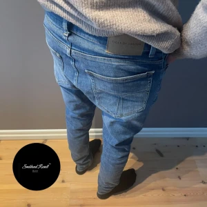Tiger of sweden jeans - Säljer ett par feta Tiger if Sweden jeans av model Evolve👖Storlek: 30/34(modellen är 185 för referens | Skick: 10/10 | Pris: 549 kr | Skriv vid minsta fundering🤝