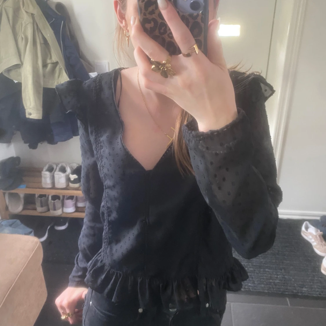 Jättefin svart zara blus!😍