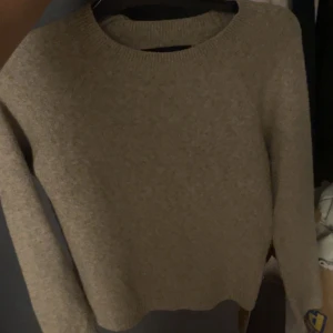 Tjocktröja  - Söljer denna skit snygga och sköna tjocktröjan från Vero Moda!!💘💘 