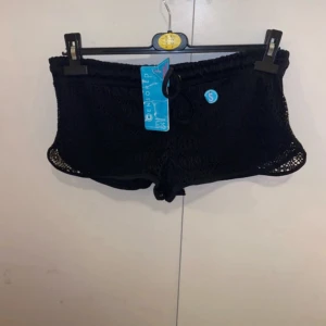 Bad shorts  - Jätte bra bad shorts inte genomskinliga perfekt till att bada och sola med 