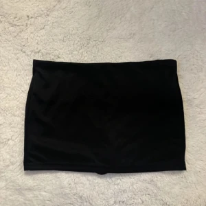 SÖKER MINI KJOL - Söker en mini kjol med shorts! Stl 34/36 eller xs/s 😃 