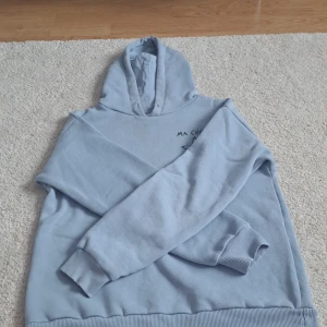 Ma chérie hoodie - Hoodie från Gina som är väl använd.  Några små defekter på magen men syns knappt.