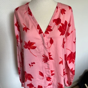 Lindex blus  - Ny oanvänd inget att anmärka på  Normal i storlek🫶🏻