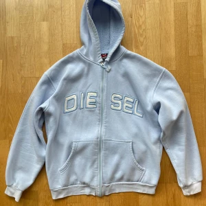 Diesel hoddie  - Diesel kofta i stl M, men skulle även kunna vara en oversized S. Den är mycket använd därav i ok skick. 🩷