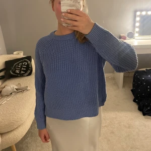 Stickad tröja - Stickad tröja från veromoda i fint skick.