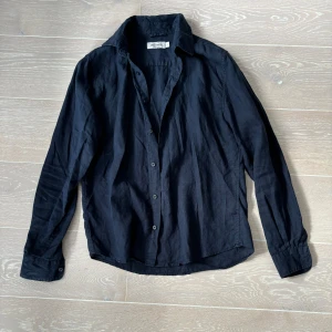 Linneskjorta från Dressman - Säljer min linneskjorta från Dressman. Använd fåtal gånger och är i nyskick  Nypris 599k