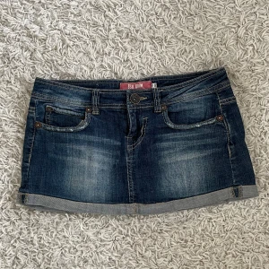 Jeans kjol mini - Super snygg lågmidjad jeanskjol som säljs då den inte passade mig i midjan🩵 39 cm i midjan 