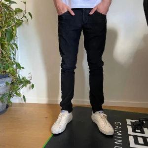 Dondup George  - Hej! Säljer nu dessa riktigt snygga dondup jeansen i ett skönt material till ett bra pris. Hör av er vid frågor 