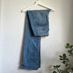 Jeans - Herrjeans i storlek 50 motsvarande w34. Rak passform i bra skick.