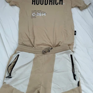 Hoodrich set - Den är i bra skick, använd några gånger Säljs för jag inte andvänder den