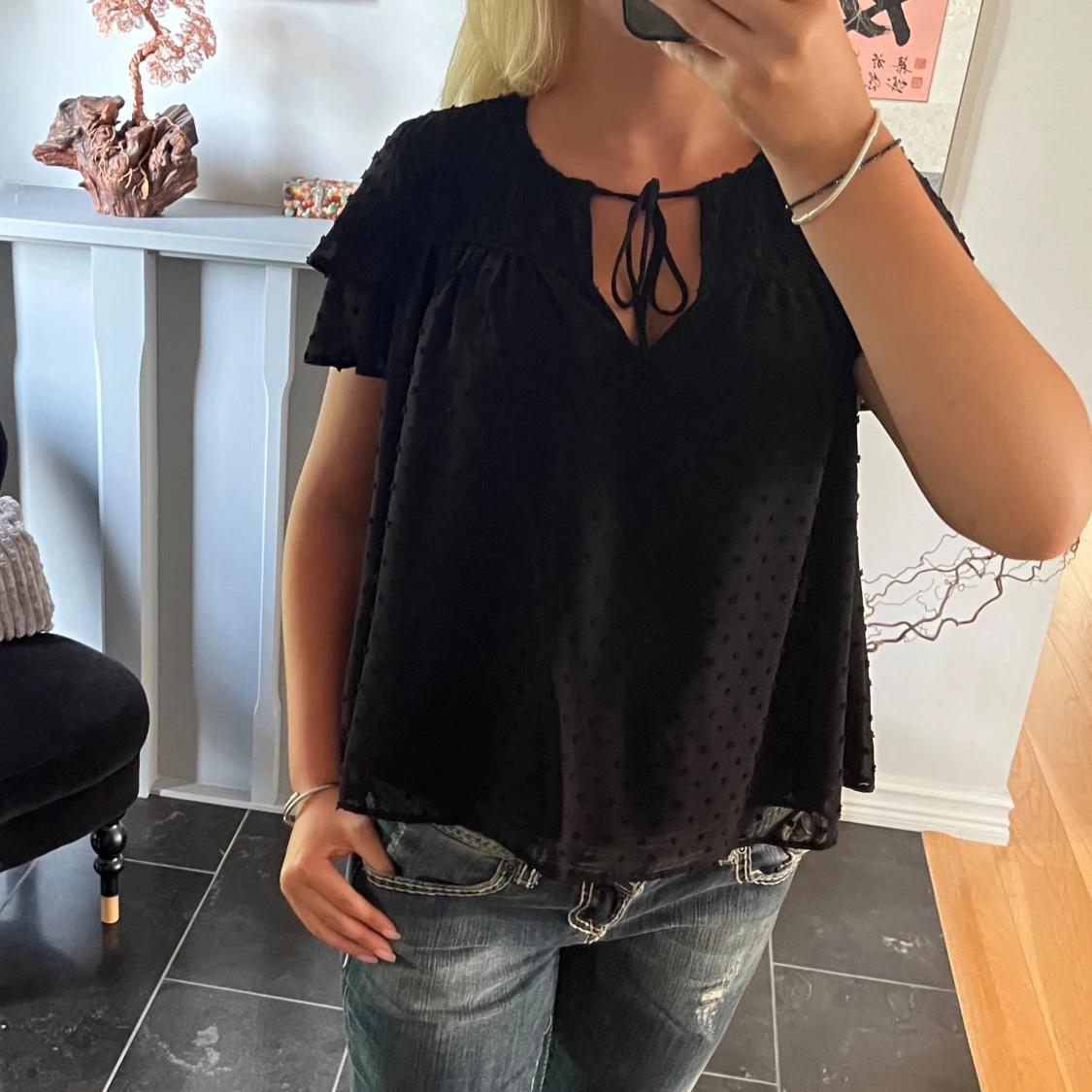 En mycket fin svart blus