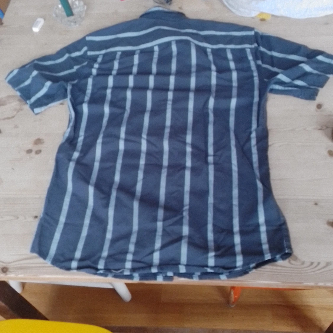 Ljusblå och mörkblå skjorta - 90