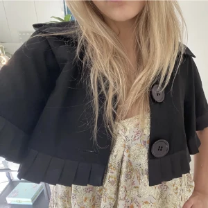 Svart bolero - Säljer denna fina bolero🫶🏼