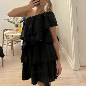 Klänning - Säljer denna supefina klänning i stl XS😍