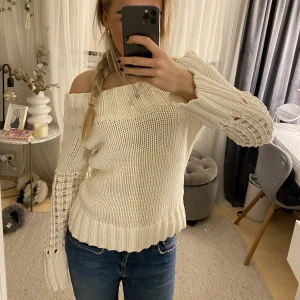 Virkad tröja - Säljer denna så fina virkade tröjan💘💘💘