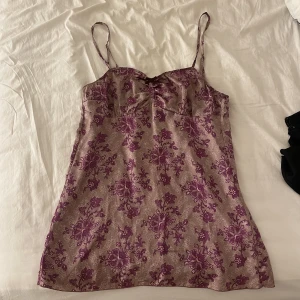 Odd Molly linne  - Ett otroligt fint linne från odd Molly. Så romantiskt, vintage och snyggt. Fri frakt så passa på! 