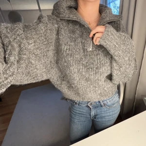 Stickad tröja - Grå stickad tröja från Gina tricot i storlek s. Sällan använd🥰🥰