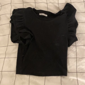 Og Zara tröja - En Zara tröja med jilanger i storlek S (om du ska köpa swisha ist tack💕)
