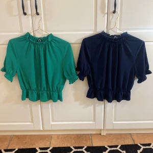 Blus - Superfina blusar från Gina i blå och grön.  100 kr styck man kan köpa en av dom om man vill det. 