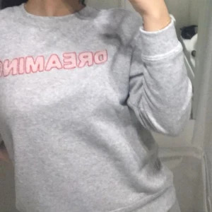 Tjocktröja - Jättesöt tjocktröja från H&M! Storlek S och nyskick. 