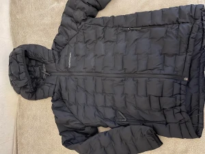 Peak performance jacka - Peak performance jacka använd ett få tall gånger, ny pris 2800kr