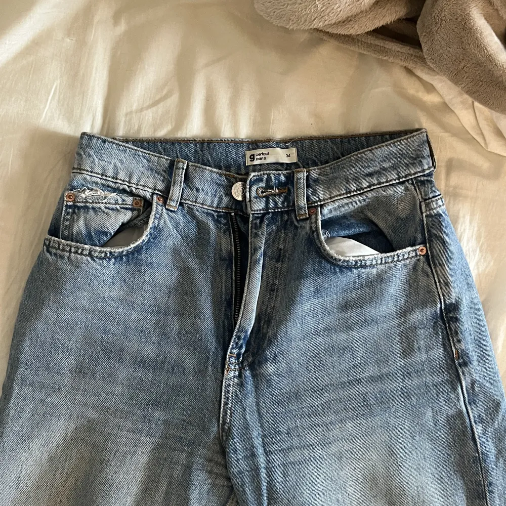 Skit snygga highwaist straight leg jeans storlek 34 men passar XS o S (är 169 för referens) 🩵 dm vid fler frågor!. Jeans & Byxor.