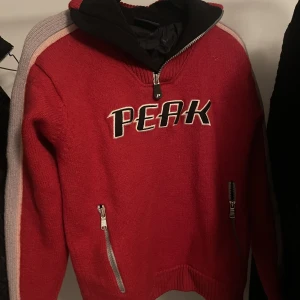 Vintage peak - Vintage peak tröja i tjockt material.