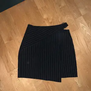 striped skirt with O ring