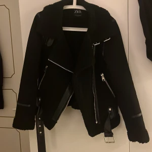 Shearlingjacka i pilotmodell - Bra skick. Mockaimmitation med detaljer i teddymaterial