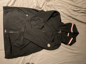 Moncler grimpeurs jacka  - Använd ca 3 månader, köpt från monclers hemsida. Storlek S 