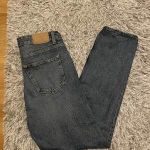 Ett par riktigt snygga Zara jeans som är använda men har inga synpunkter av skador 