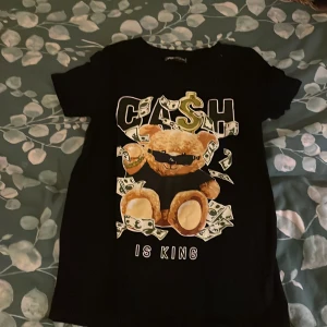 T-Shirt  - Säljer en t-Shirt från Newyorker