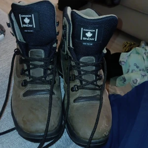 Skor storlek 42 - Helt nya skor från Canada snow nypris 2500