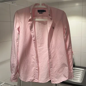 Ralph lauren skjorta  - Säljer pga att den inte passar längre.  Skick 8/10 
