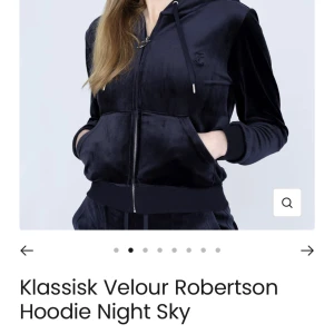 Juicy couture kofta  - Juicy Courture kofta , helt ny💕köpt för 1300💕 den är storlek M men passar S och xs💕