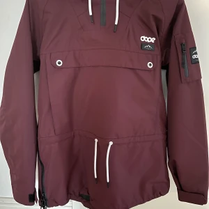 Dope jacka  - Annok W snowboard jacka. Säljer min Dope jacka som jag har använt några fåtal gånger. Ny pris 1899kr