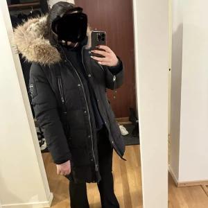 Rock n blue - Rock n blue artic oxford vinterjacka. Jackan är inköpt vintern 2017 och är i fint skick, storlek 42. Nypris ca 5000.  Köpare står för frakt 