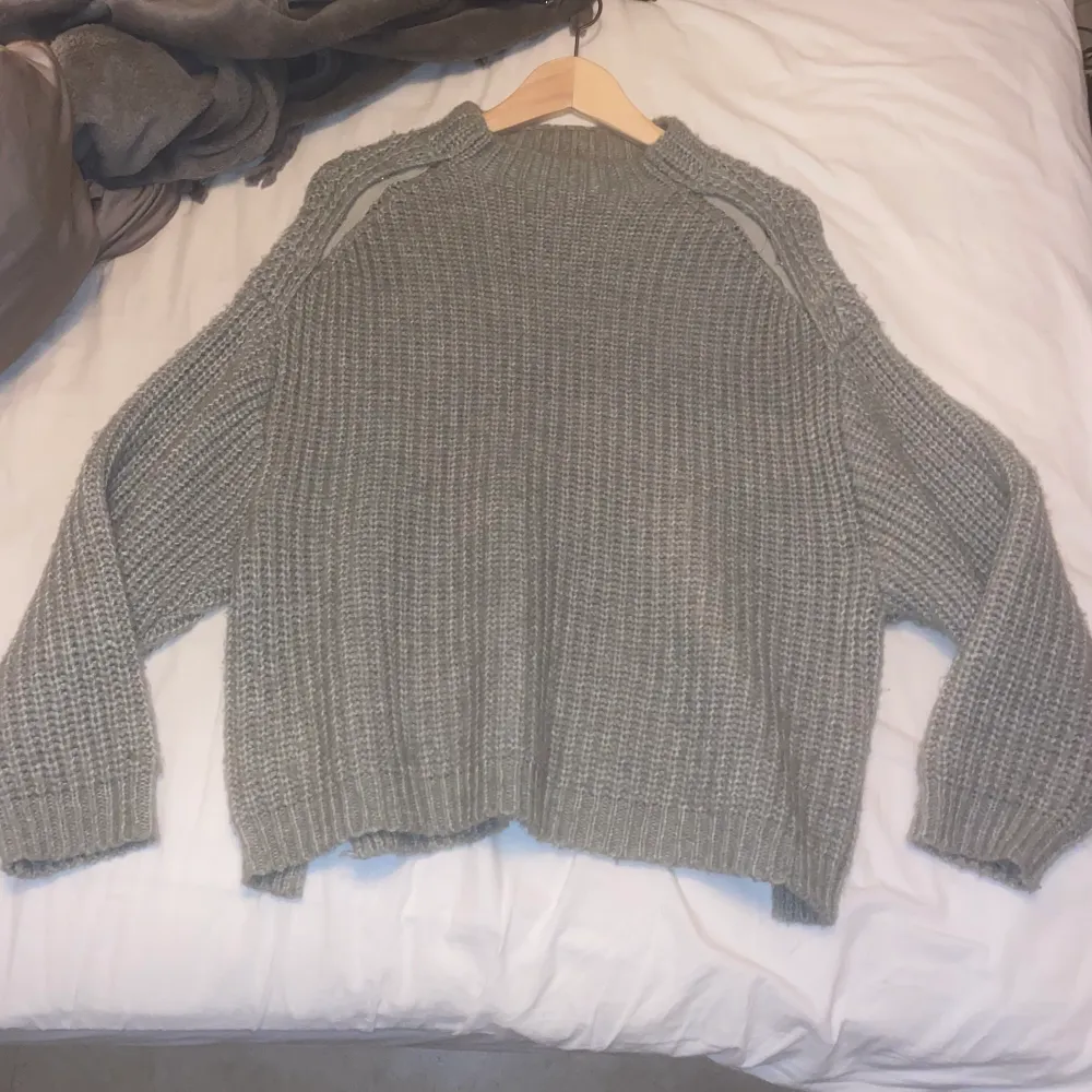 Superfin stickad tröja från Carin Wester. I fint skick Första bilden är baksidan av tröjan Storlek S. Neuleet.