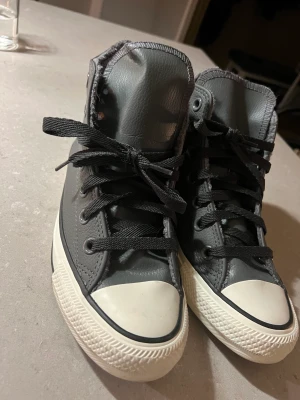 Converse All Stars fordrade - Fordrade Conversekängor i storlek 36,5. Använda 1 gång. Felköp. Något små i storleken. 