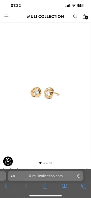 Le petite örhängen Muli Collection  - Finaste örhängena från Muli Collection, passar alla tillfällen och väldigt eleganta! Kan köpas tsm med halsband och då ingår boxen, perfekt julklapp 🤍