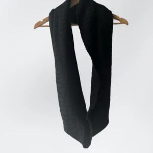 Halsduk - Snood halsduk från Ginatricot. Använd ca 2 gånger, i bra skick. 