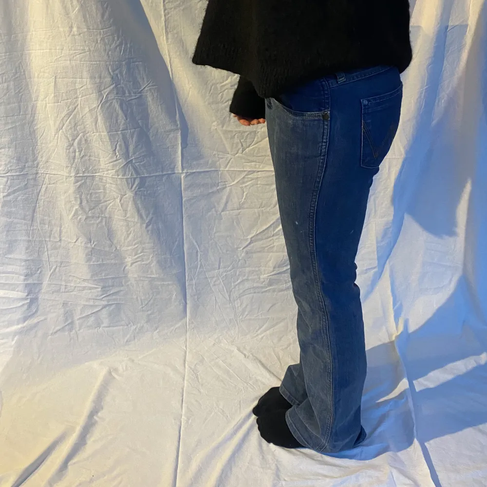 Wrangler jeans i modellen MEGAN, storlek w27 l32 MÅTT: midja 39, innerbenslängd 80 cm. Jeans & Byxor.