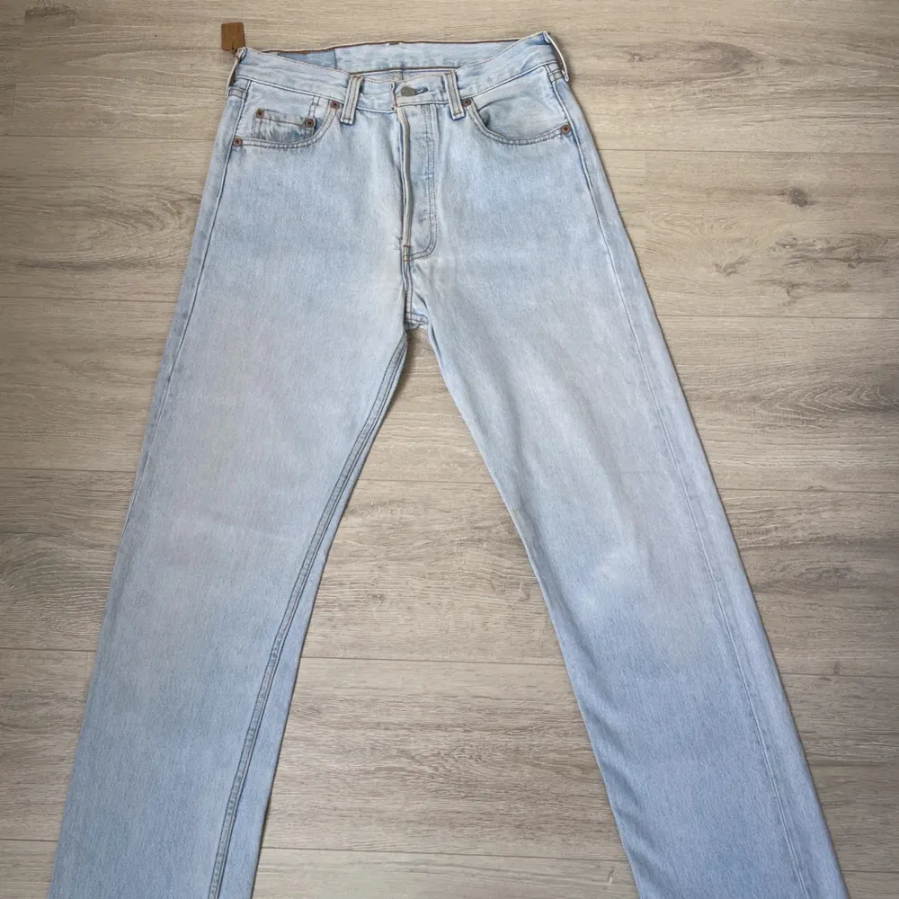 Perfekta 501:or i mycket gott skick! Strl W29 L34, passar mig som brukar ha W26. . Jeans & Byxor.