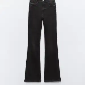 Säljer dessa jeans från Zara i storlek  36 då den ej passar.  Etikett är fortfarande kvar och de har ej använts.   Pris går att förhandla.