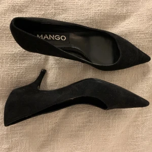 Klackskor  - Skit snygga och trendiga klackskor från mango!🤩storlek 36